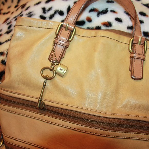 Fossil Explorer Leather Crossbody Tote Bag - Picture 6 of 9